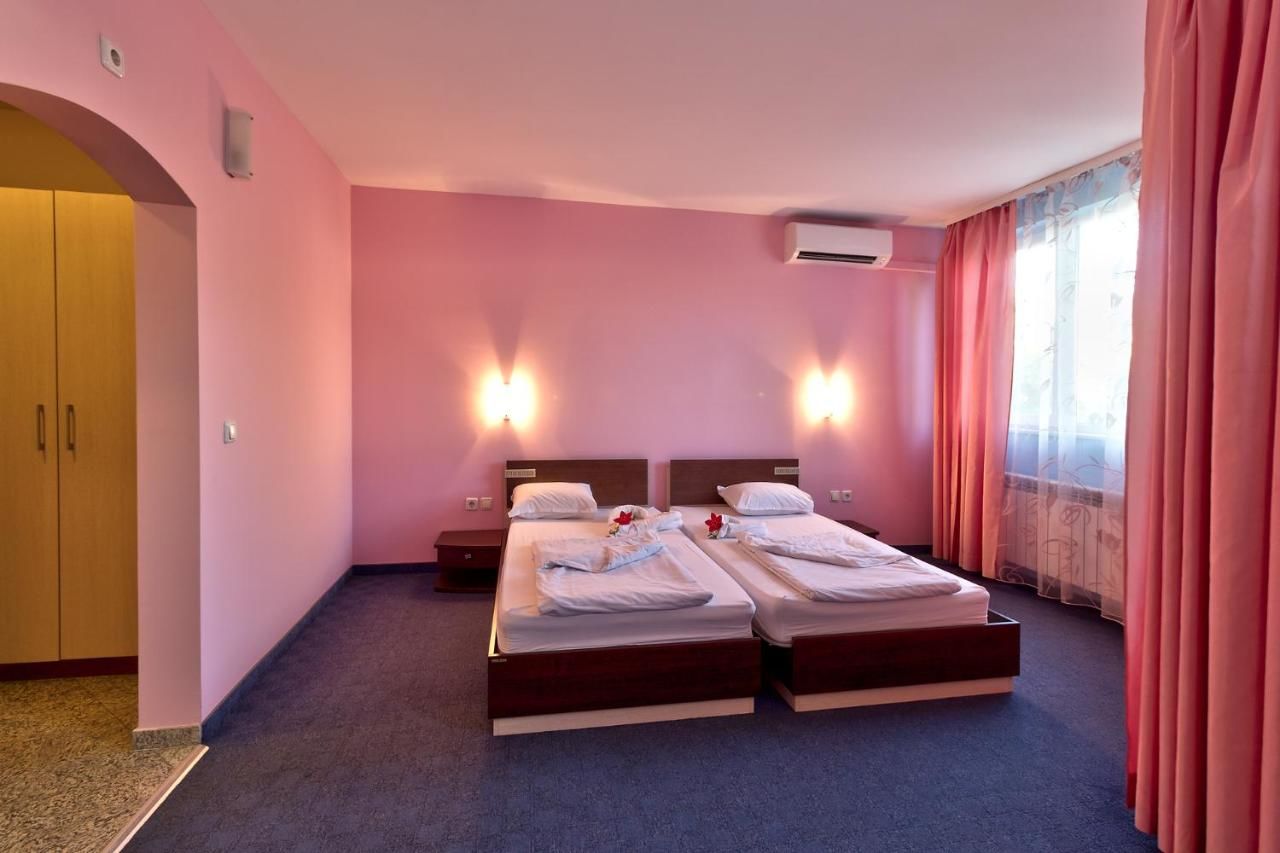 Отель Family Hotel Gabrovo Габрово-5