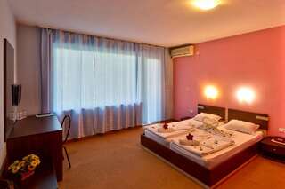 Отель Family Hotel Gabrovo Габрово Двухместный номер с 1 кроватью-2
